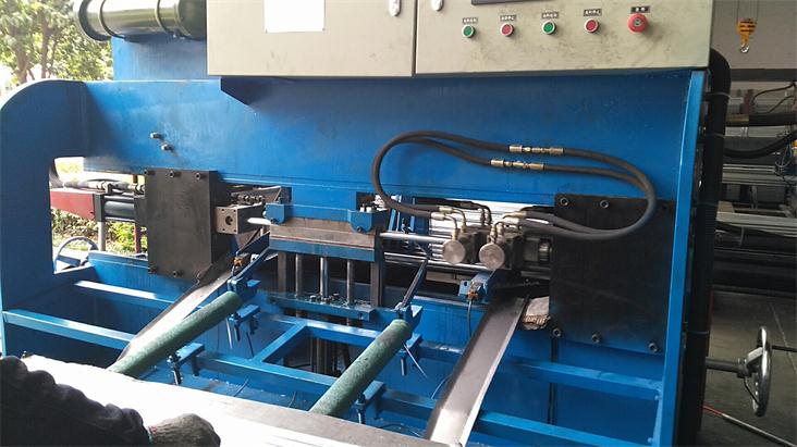 自動縮管沖孔機